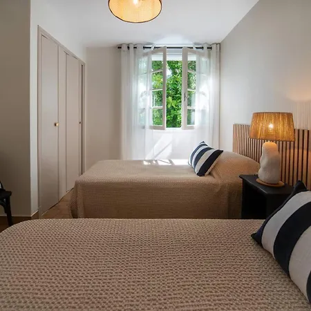 Lou Bousquet Rez De Jardin. Pour 5 Personnes Dans