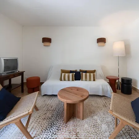 Lou Bousquet Rez De Jardin. Pour 5 Personnes Dans *