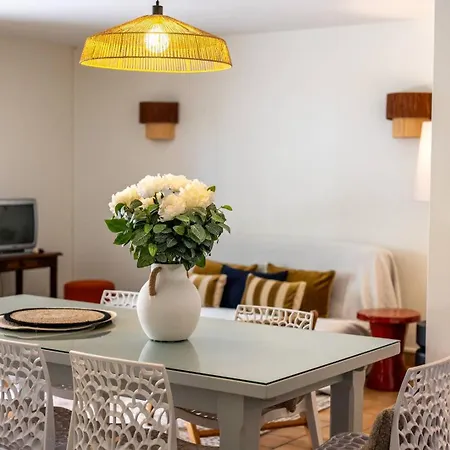 Lou Bousquet Rez De Jardin. Pour 5 Personnes Dans *