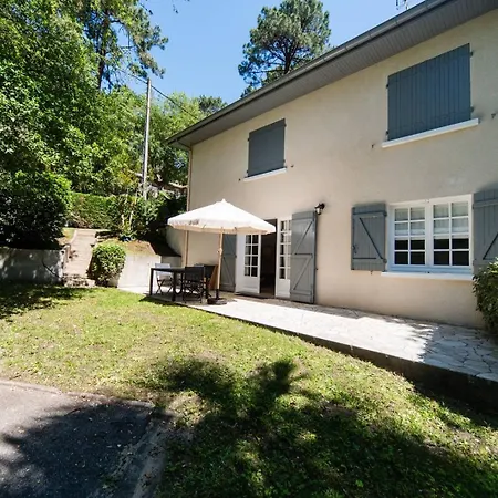 Apartment Lou Bousquet Rez De Jardin. Pour 5 Personnes Dans