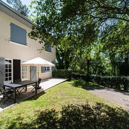 Lou Bousquet Rez De Jardin. Pour 5 Personnes Dans Apartment