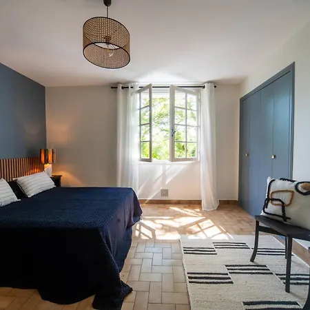 Lou Bousquet Rez De Jardin. Pour 5 Personnes Dans Apartment