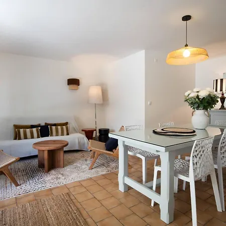 Lou Bousquet Rez De Jardin. Pour 5 Personnes Dans Apartment